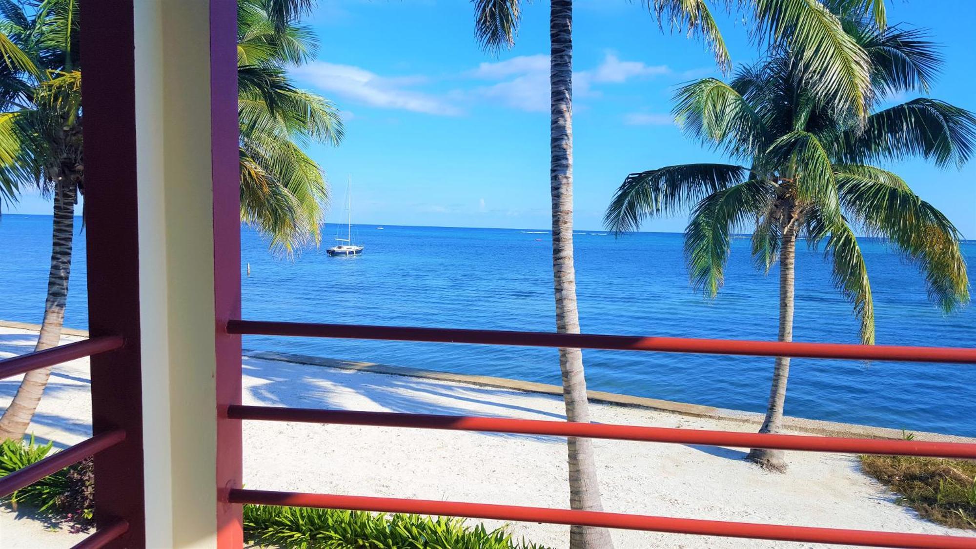 Tres Cocos Resort San Pedro  Exterior photo