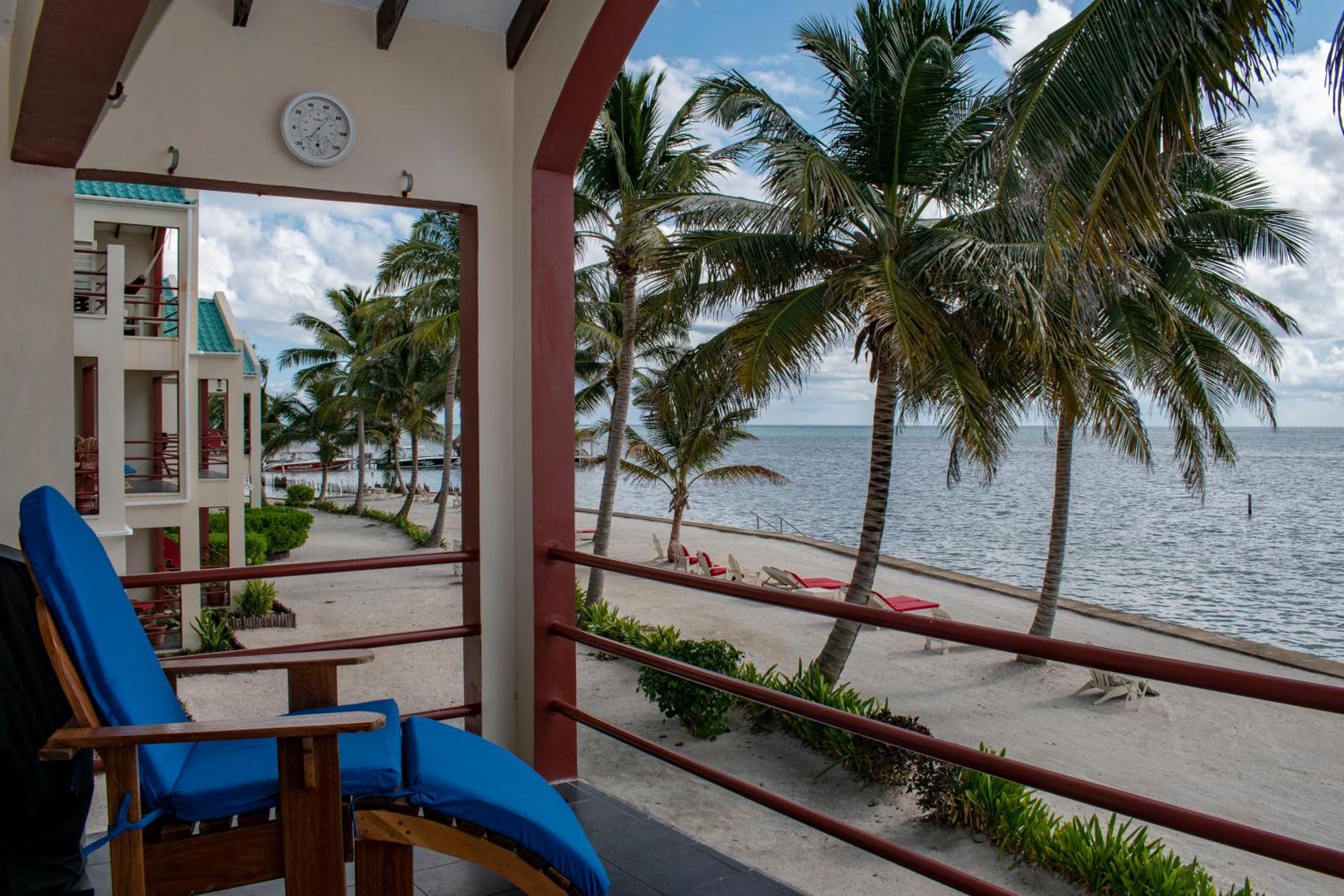 Tres Cocos Resort San Pedro  Exterior photo